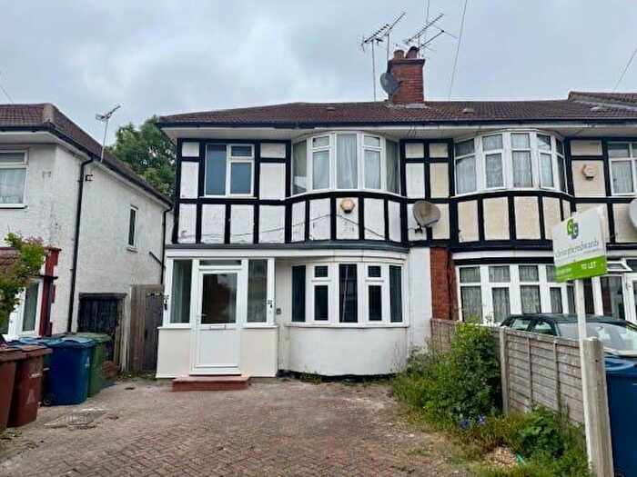 2 Bedroom Flat To Rent In Ovesdon Avenue, Harrow, HA2