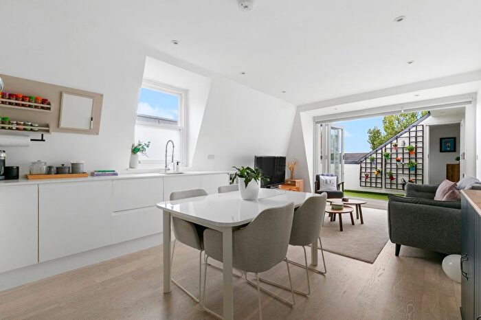2 Bedroom Flat For Sale In Elmfield Road, London, SW17