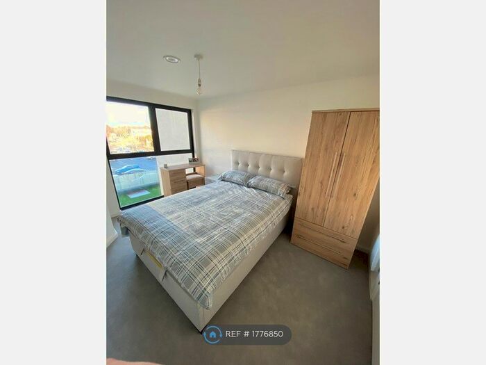 2 Bedroom Flat To Rent In The Tide, Southend-On-Sea, SS1