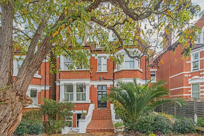 1 Bedroom Flat To Rent In Kings Road, Richmond, TW10