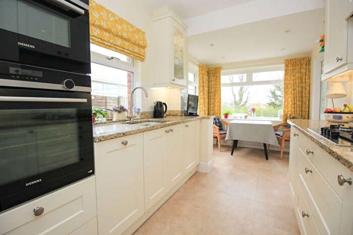 3 Bedroom Detached House For Sale In Cross Road, Bitterne, SO19