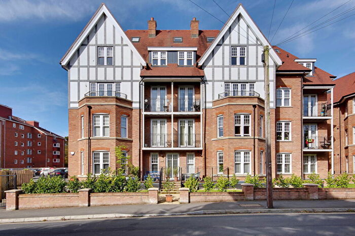 2 Bedroom Flat For Sale In Knyveton Road, Bournemouth, BH1