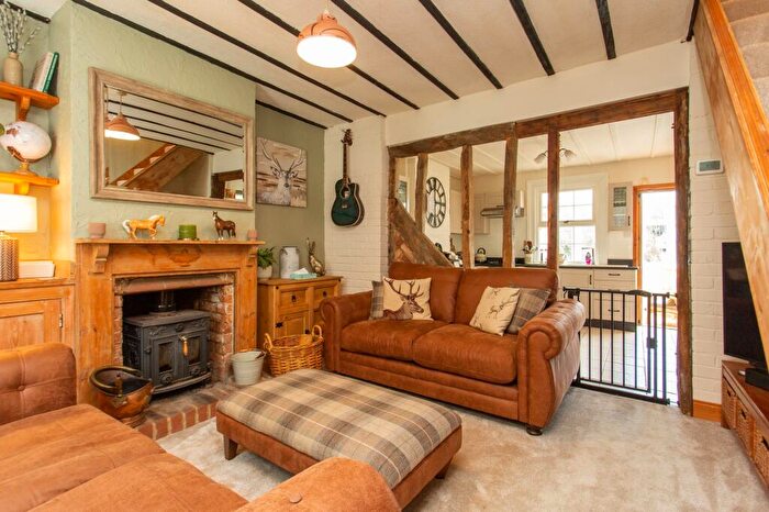 2 Bedroom Cottage For Sale In Park Lane, Preston, CT3