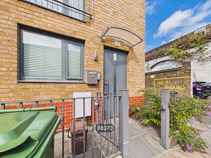 3 Bedroom Property To Rent In Oak Terrace, Penrose Grove, London, SE17