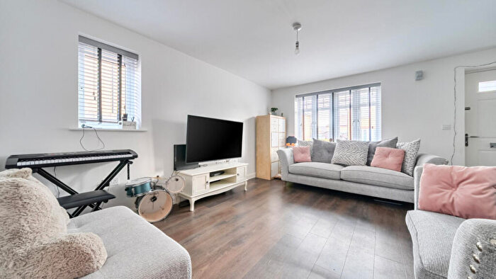 3 Bedroom Semi-Detached House For Sale In Puffin Chase, Wixams, MK42