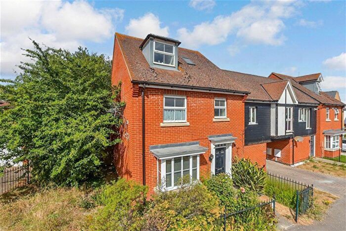 4 Bedroom Link Detached House For Sale In Crossways, Sittingbourne, Kent, ME10