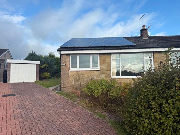 2 Bedroom Semi-Detached Bungalow To Rent In Heathmoor Mount, Halifax, Illingworth, HX2