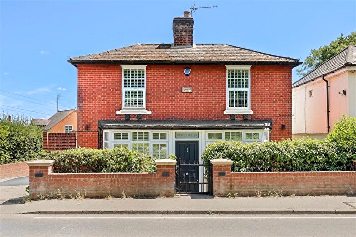 3 Bedroom Detached House For Sale In Bell Common, Epping, CM16