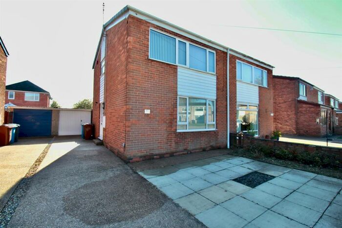 3 Bedroom Semi-Detached House To Rent In St. Andrews Way, Hull, HU8