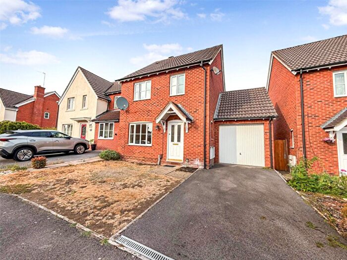 3 Bedroom Detached House To Rent In Wynwards Road, Abbey Meads, Swindon, Wiltshire, SN25