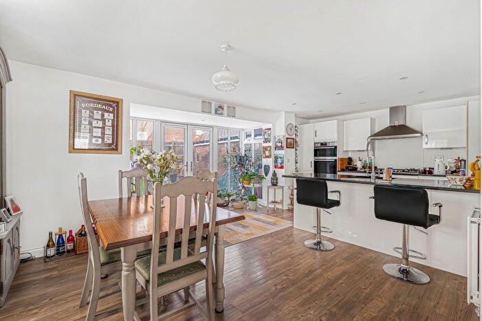 4 Bedroom Detached House For Sale In Leachman Way, Petersfield, Hampshire, GU31