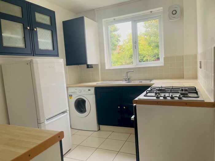 2 Bedroom Flat To Rent In Imperial Gardens, CR4