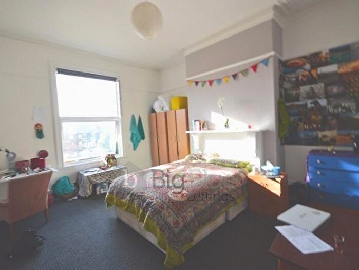 10 Bedroom House To Rent In Moorland Road, Leeds, LS6