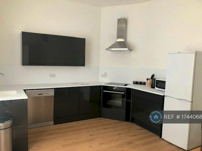 2 Bedroom Flat To Rent In Okehampton, Okehampton, EX20
