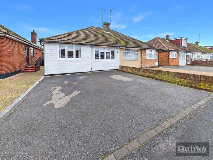 2 Bedroom Semi-Detached Bungalow For Sale In Lucerne Walk, Shotgate, Wickford, SS11