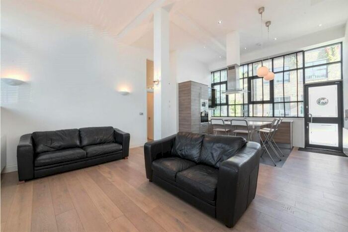 3 Bedroom Flat To Rent In Villiers Road, London, NW2