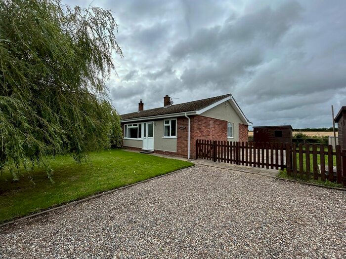 3 Bedroom Semi-Detached Bungalow To Rent In High Road, Burgh Castle, Great Yarmouth, NR31