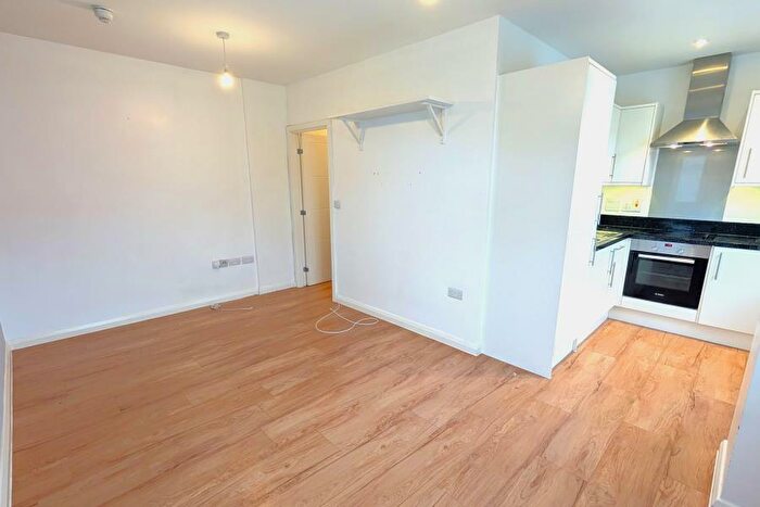 1 Bedroom Flat To Rent In Addlestone, Surrey, KT15