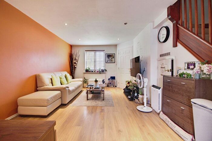 3 Bedroom End Of Terrace House For Sale In Dragon Road, Hatfield, AL10