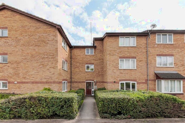 1 Bedroom Apartment To Rent In Laburnum Close, Friern Barnet, N11