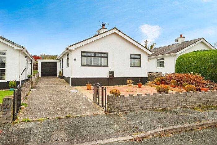 3 Bedroom Bungalow For Sale In Groeslon, Caernarfon, Gwynedd, LL54