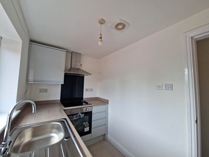 2 Bedroom Flat To Rent In High Street, Brockmoor, Brierley Hill, DY5