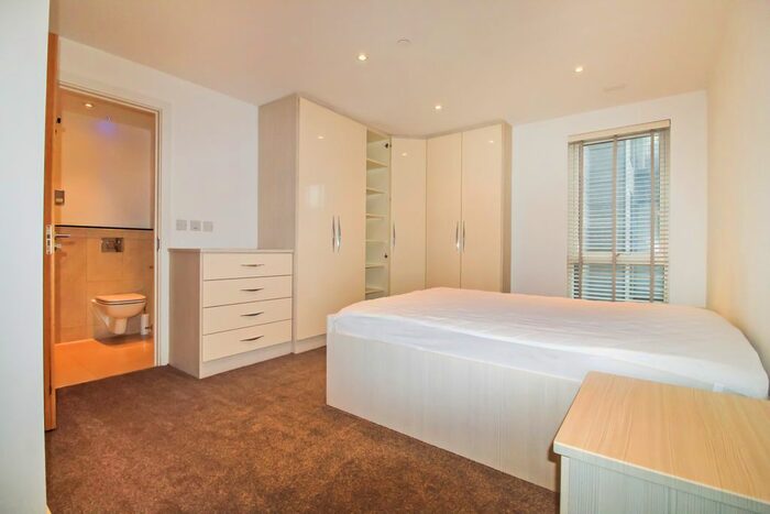 2 Bedroom Flat To Rent In Lexington Apartments, Railway Terrace, Slough, SL2