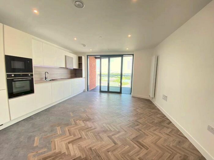 2 Bedroom Apartment To Rent In Devan Grove, London, N4