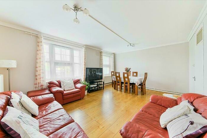 2 Bedroom Flat To Rent In Lordship Road, Stoke Newington, London, London, N16