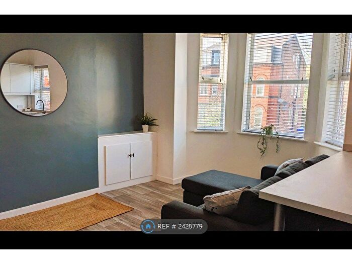 2 Bedroom Flat To Rent In Osborne Road, Manchester, M19