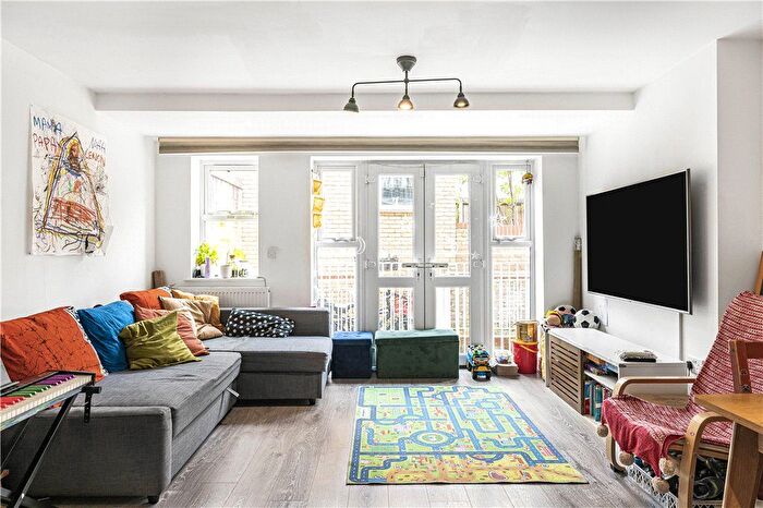 3 Bedroom Flat To Rent In Poplar High Street, London, E14