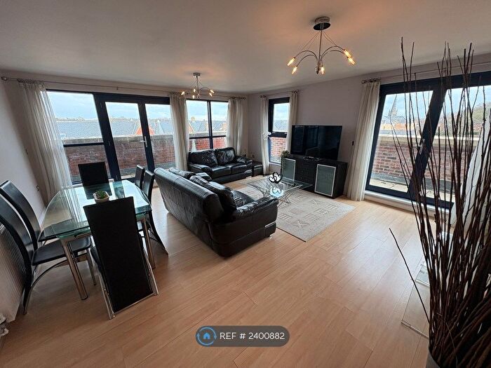 3 Bedroom Flat To Rent In Carisbrooke Road, Leeds, LS16