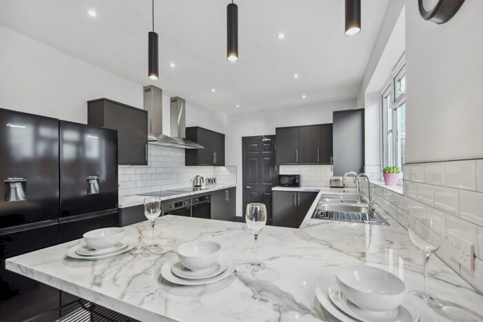 1 Bedroom Terraced House To Rent In Bedroom Terraced House In Southend On Sea, SS1