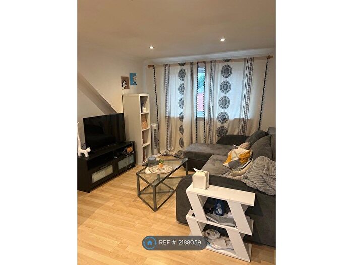1 Bedroom Flat To Rent In Dallas Road, London, NW4
