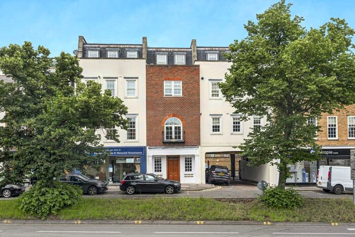 2 Bedroom Flat To Rent In High Street, Esher, KT10