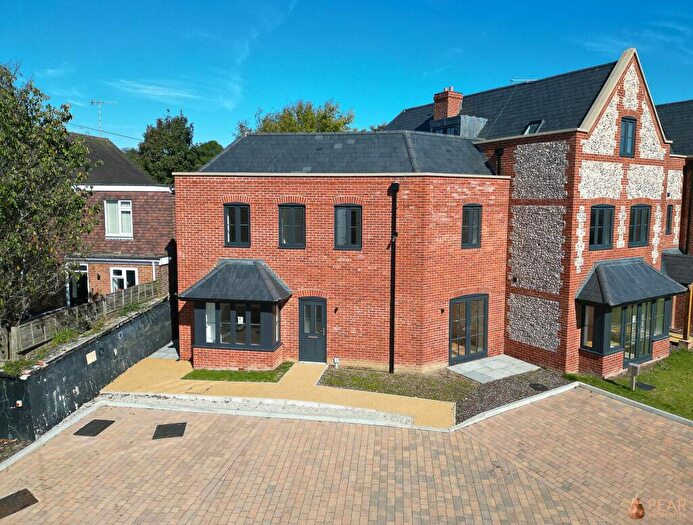 3 Bedroom Town House For Sale In West Street, Sompting, BN15