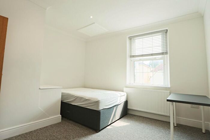 3 Bedroom Flat To Rent In Henleaze Road, Bristol, BS9