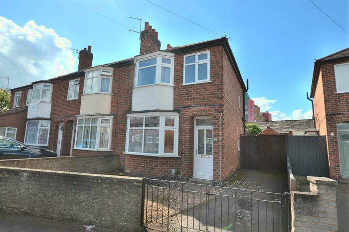 3 Bedroom Town House To Rent In Limehurst Avenue, Loughborough, Leicestershire, LE11