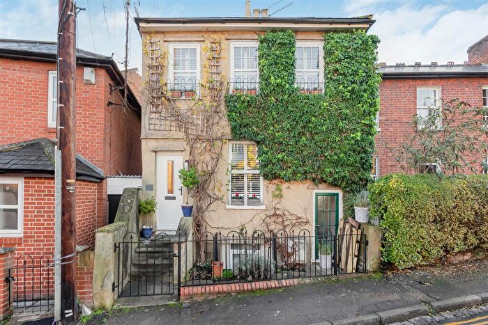 3 Bedroom Semi-Detached Bungalow For Sale In St. Johns Hill, Reading, RG1