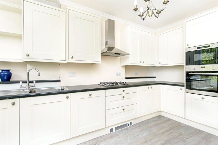 3 Bedroom Flat To Rent In Foyle Road, Canary Wharf, SE3