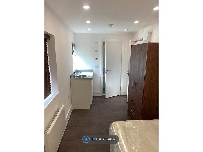 Studio To Rent In Heathfield Rise, Ruislip, HA4