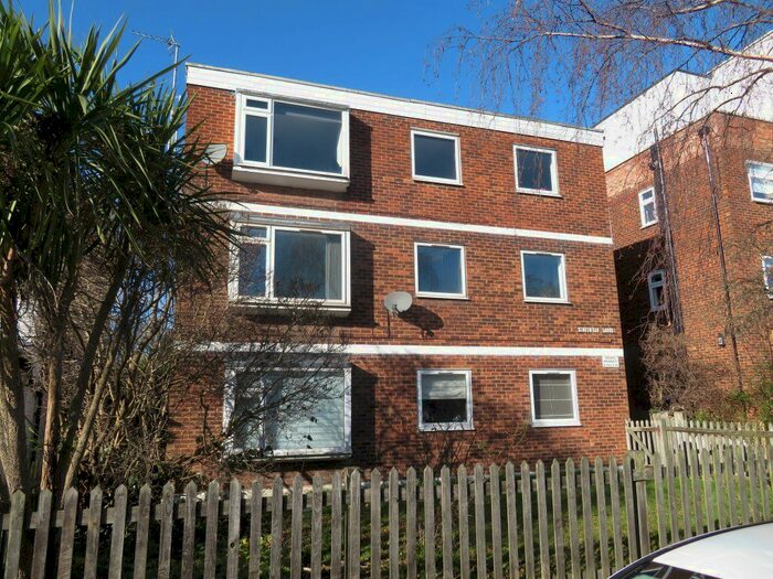 2 Bedroom Flat To Rent In Heathcote Grove, London, E4