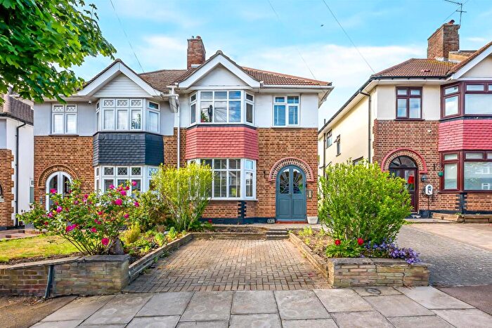 3 Bedroom Semi-Detached House For Sale In Dairsie Road, SE9