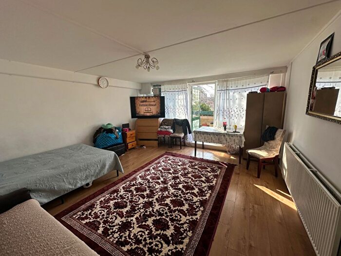 3 Bedroom Flat To Rent In Stapleford, Willian Road, Tottenham, N17