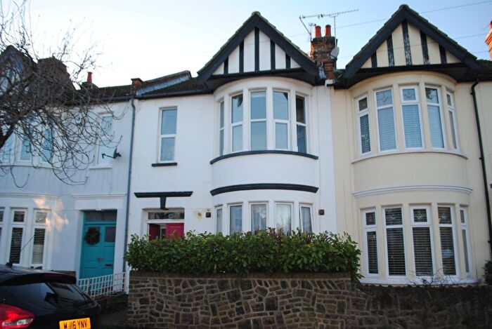2 Bedroom Flat To Rent In Rockleigh Avenue, Leigh-on-Sea, SS9