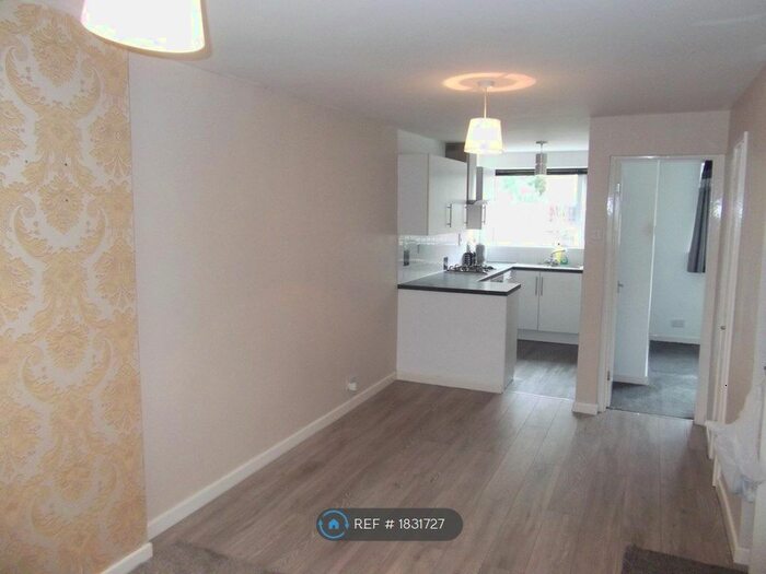 2 Bedroom Maisonette To Rent In Chesterfield Court, Nottingham, NG4