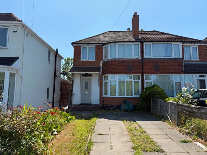3 Bedroom Semi Detached House For Sale In Booths Farm Road, Great Barr, Birmingham, B42