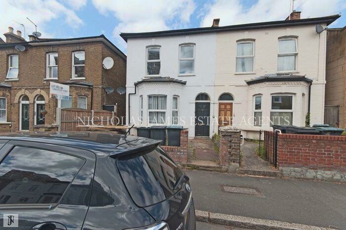 2 Bedroom Flat To Rent In Nightingale Road, Wood Green, London, N22