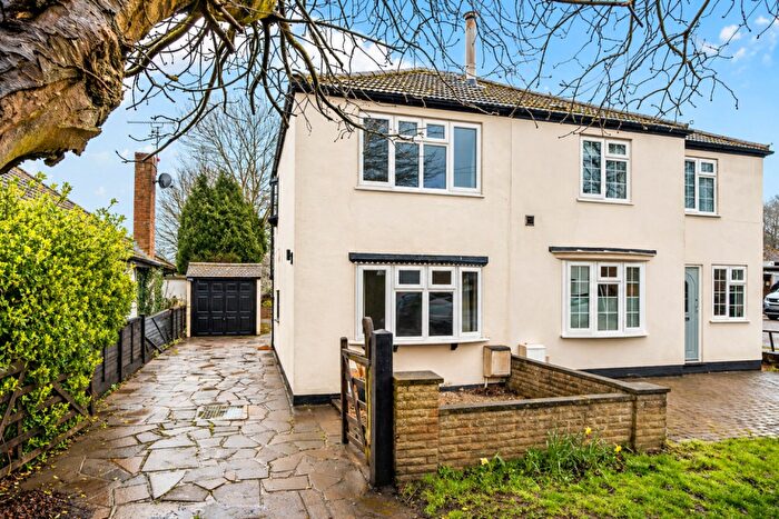 2 Bedroom Cottage For Sale In Buckland Road, Lower Kingswood, Tadworth, Surrey, KT20