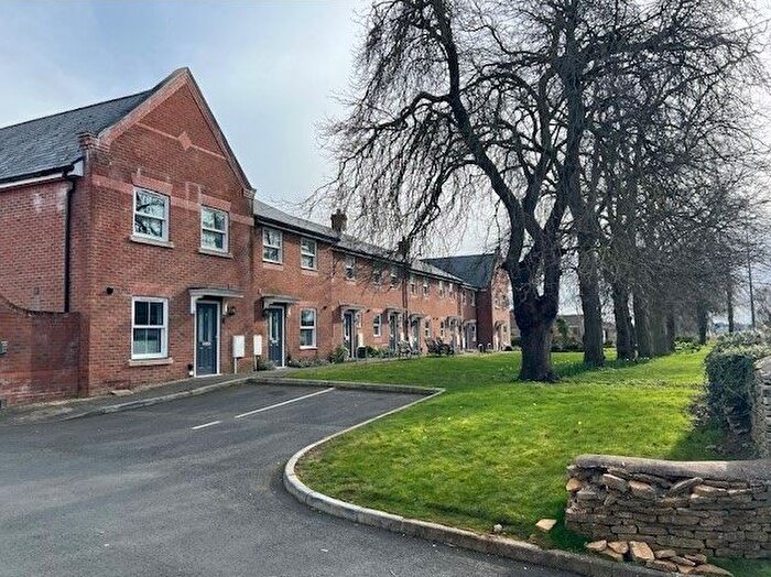 3 Bedroom House To Rent In Kings Park Bicester, OX26